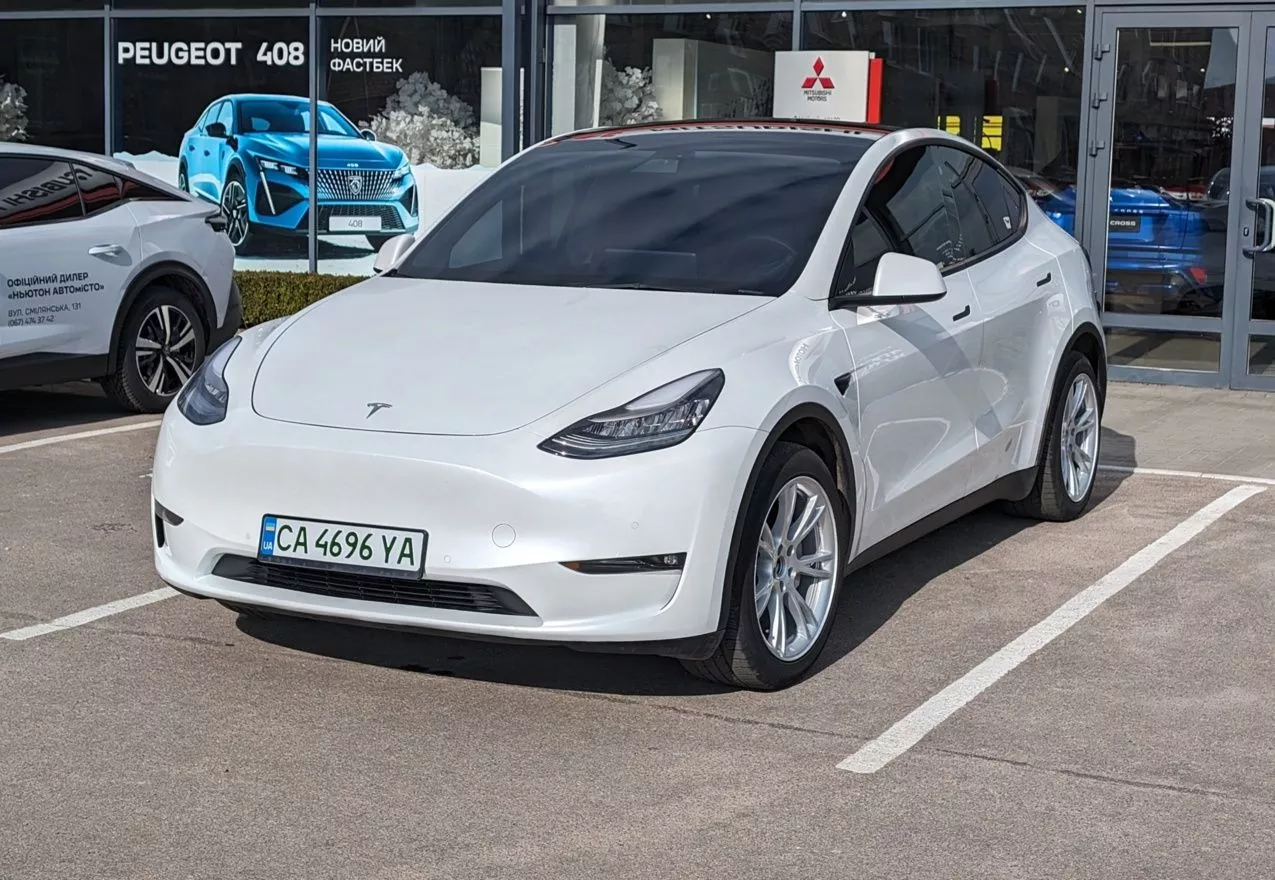 Tesla Model Y  65 kWh 2021201