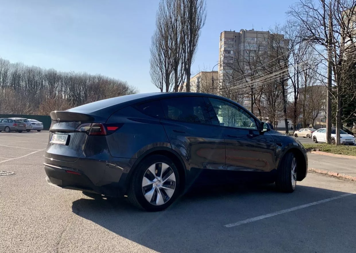 Tesla Model Y  65 kWh 2021131