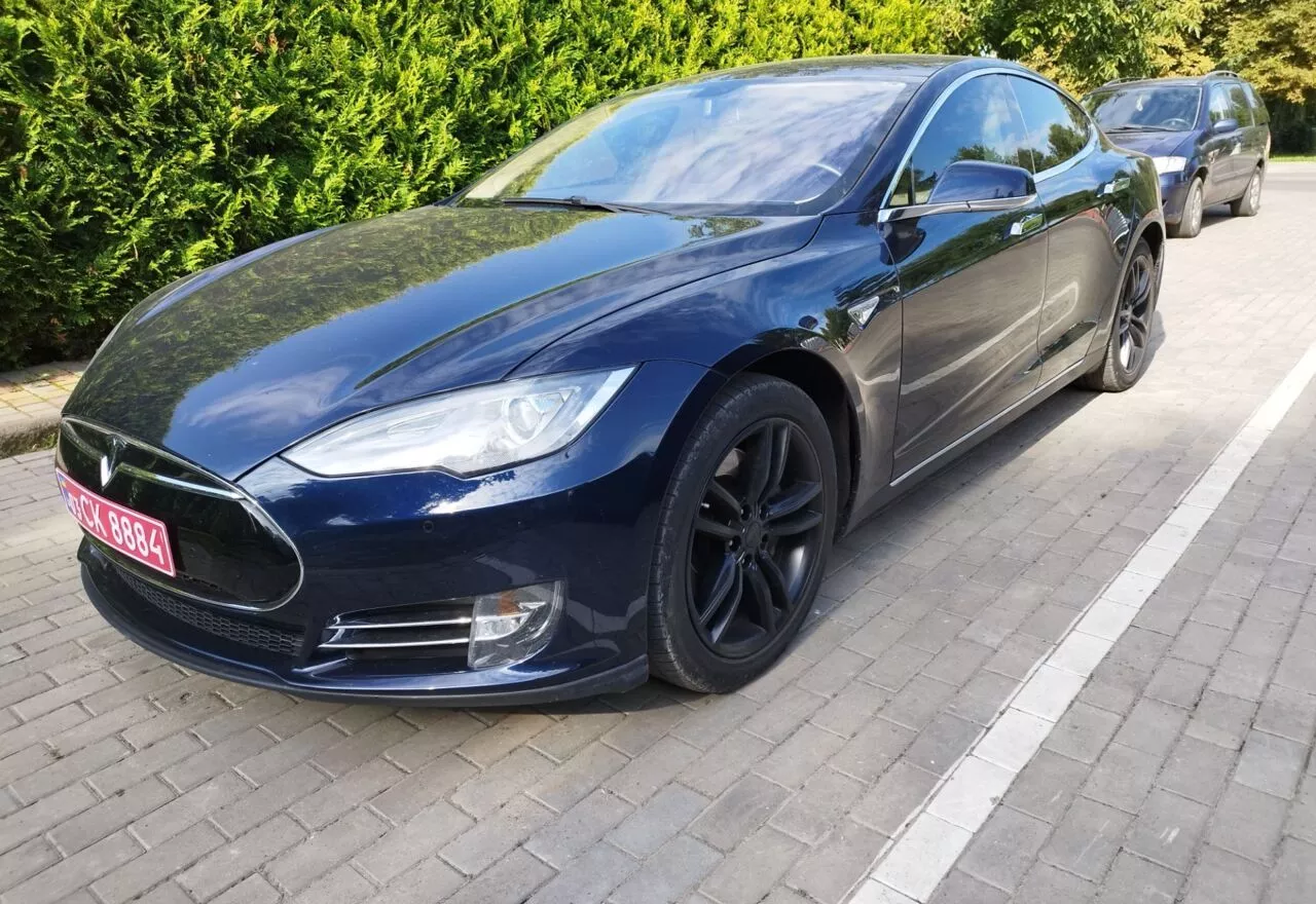 Tesla Model S 