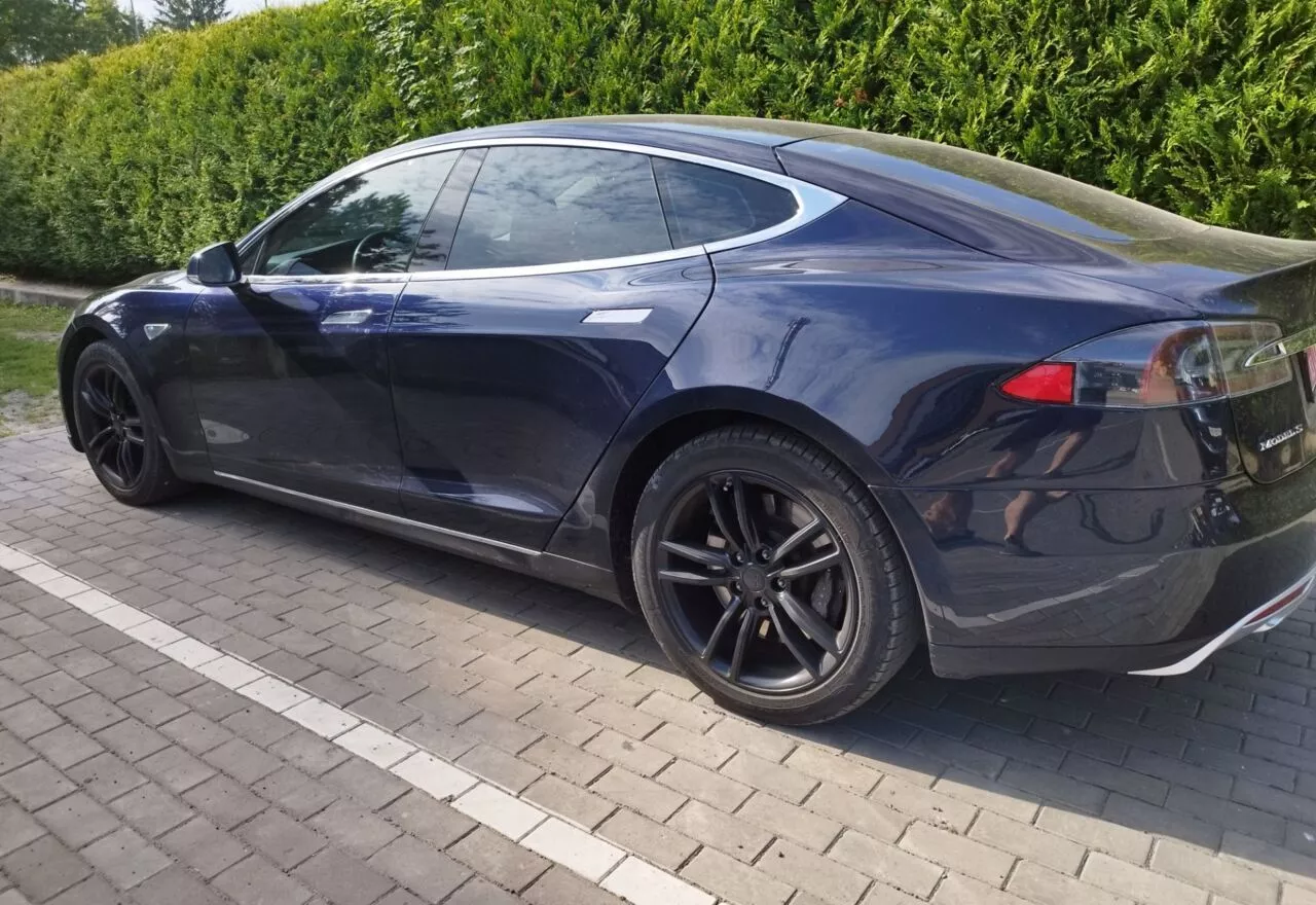 Tesla Model S  60 kWh 201411