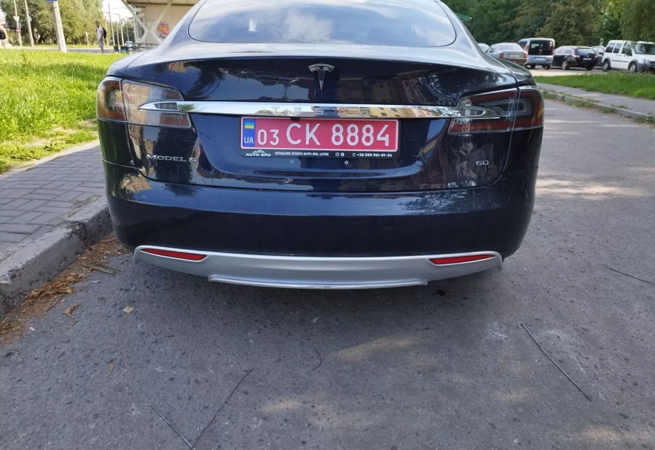 Tesla Model S  60 kWh 2014211