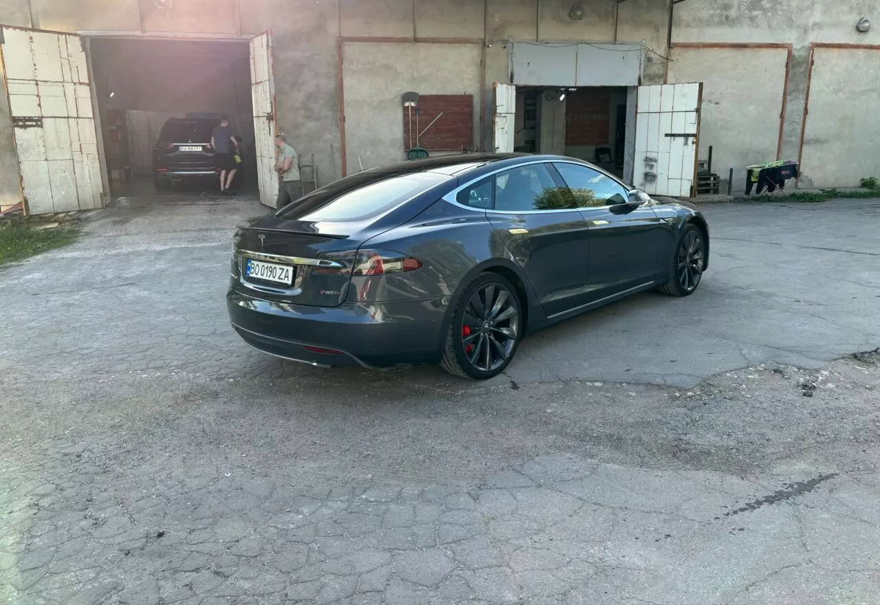 Tesla Model S  85 kWh 201521