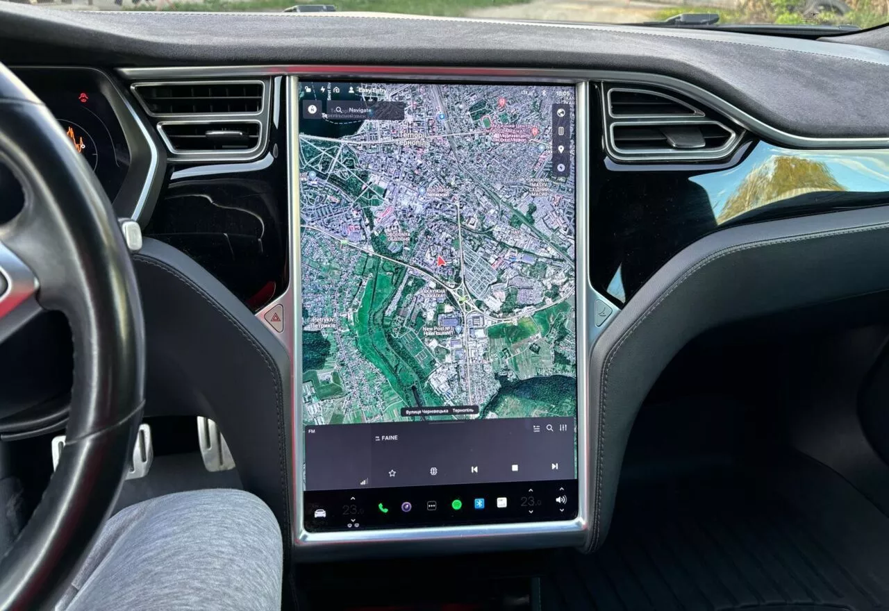 Tesla Model S  85 kWh 201541