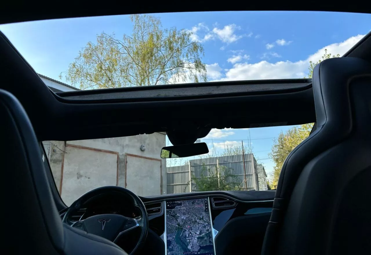 Tesla Model S  85 kWh 201561