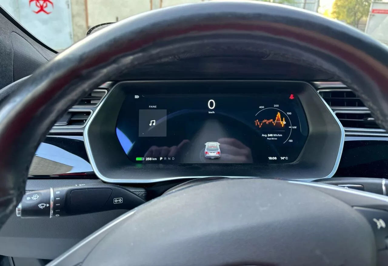 Tesla Model S  85 kWh 2015101