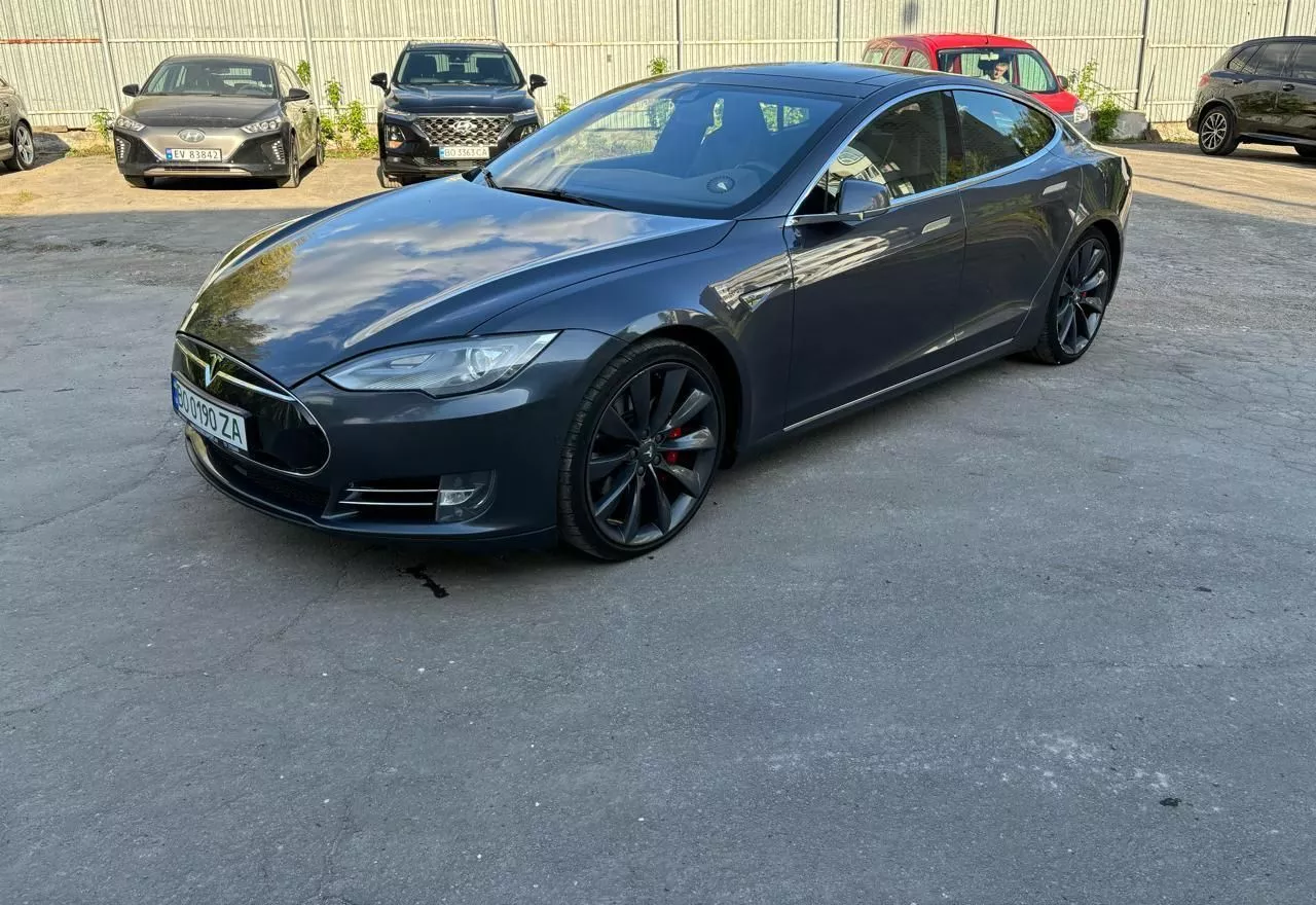 Tesla Model S  85 kWh 2015111