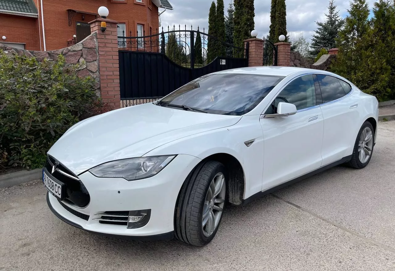 Tesla Model S 