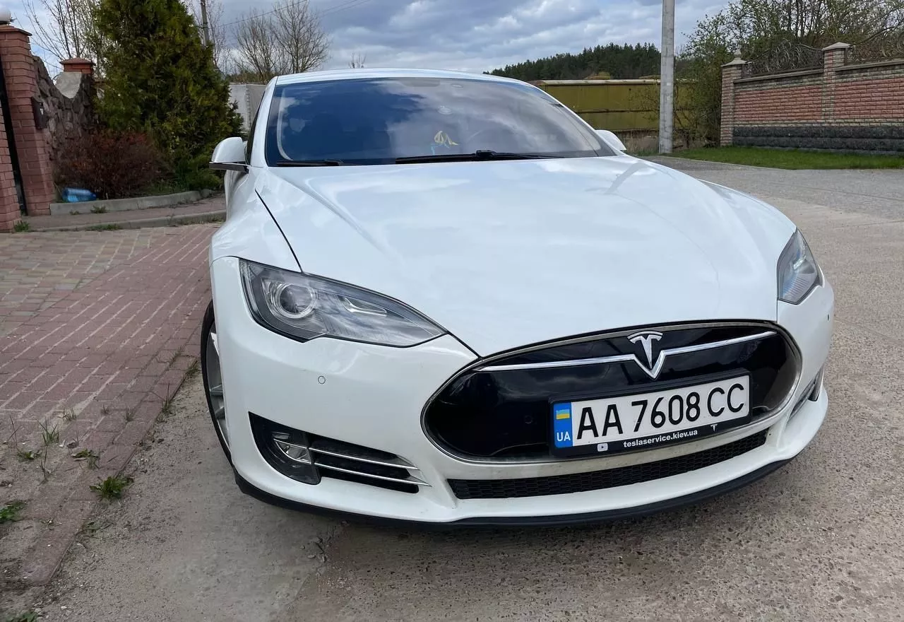 Tesla Model S  85 kWh 201421