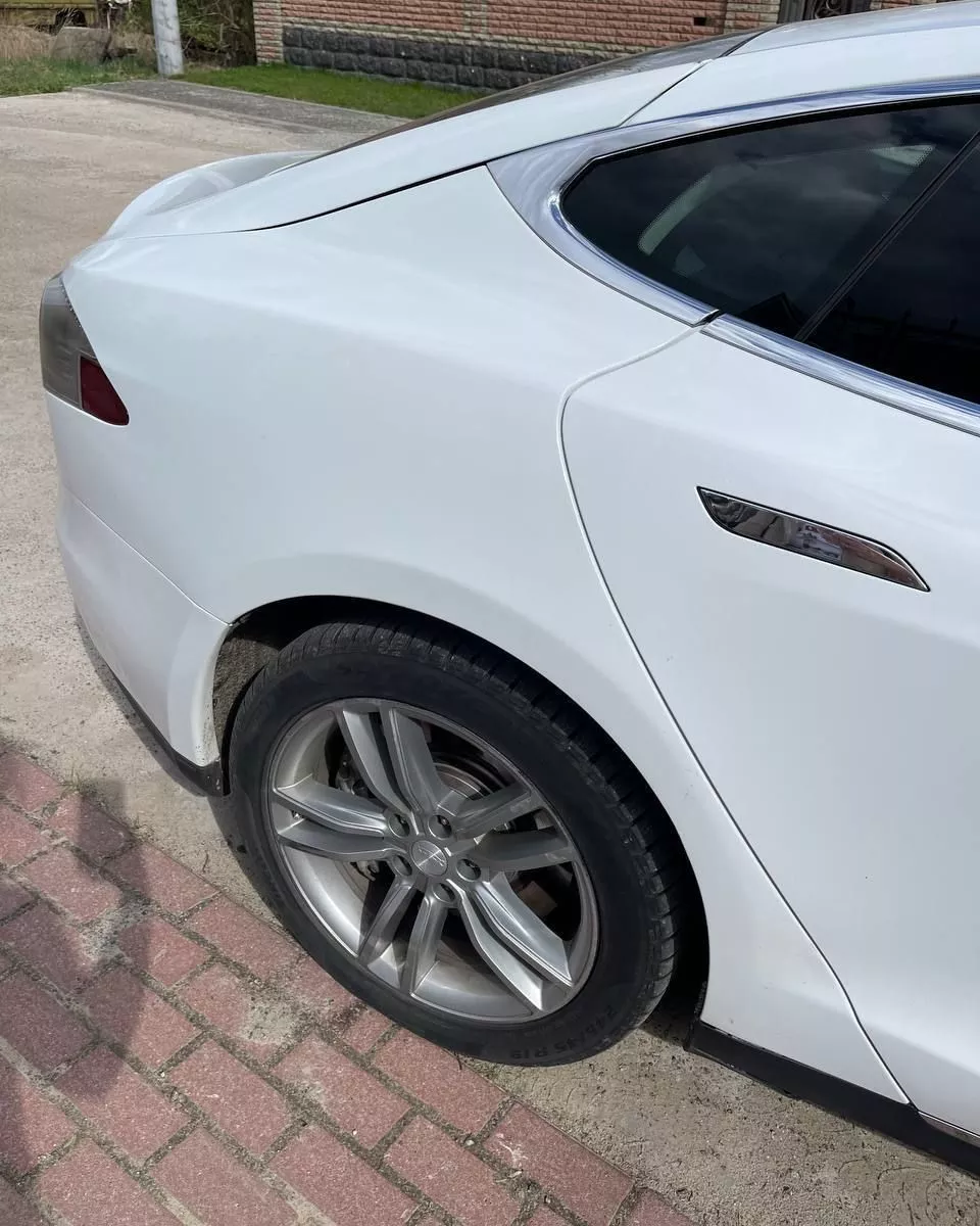 Tesla Model S  85 kWh 201451