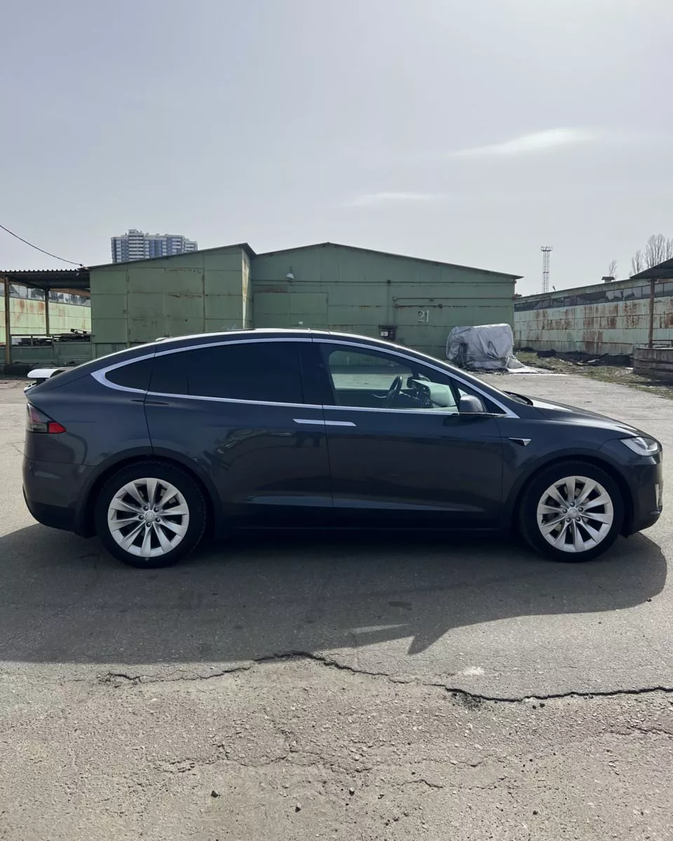 Tesla Model X  100 kWh 2018101