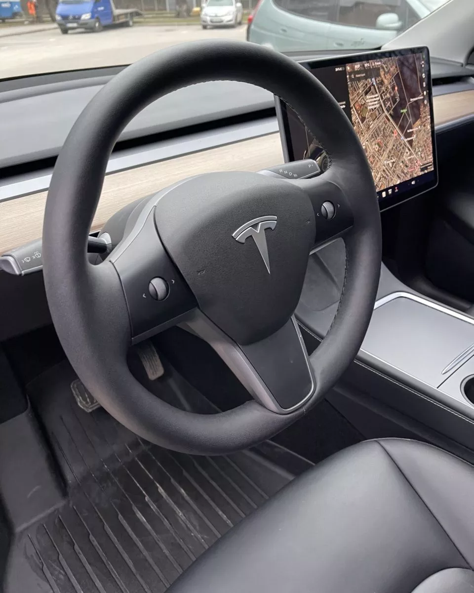 Tesla Model Y  80.5 kWh 2021181