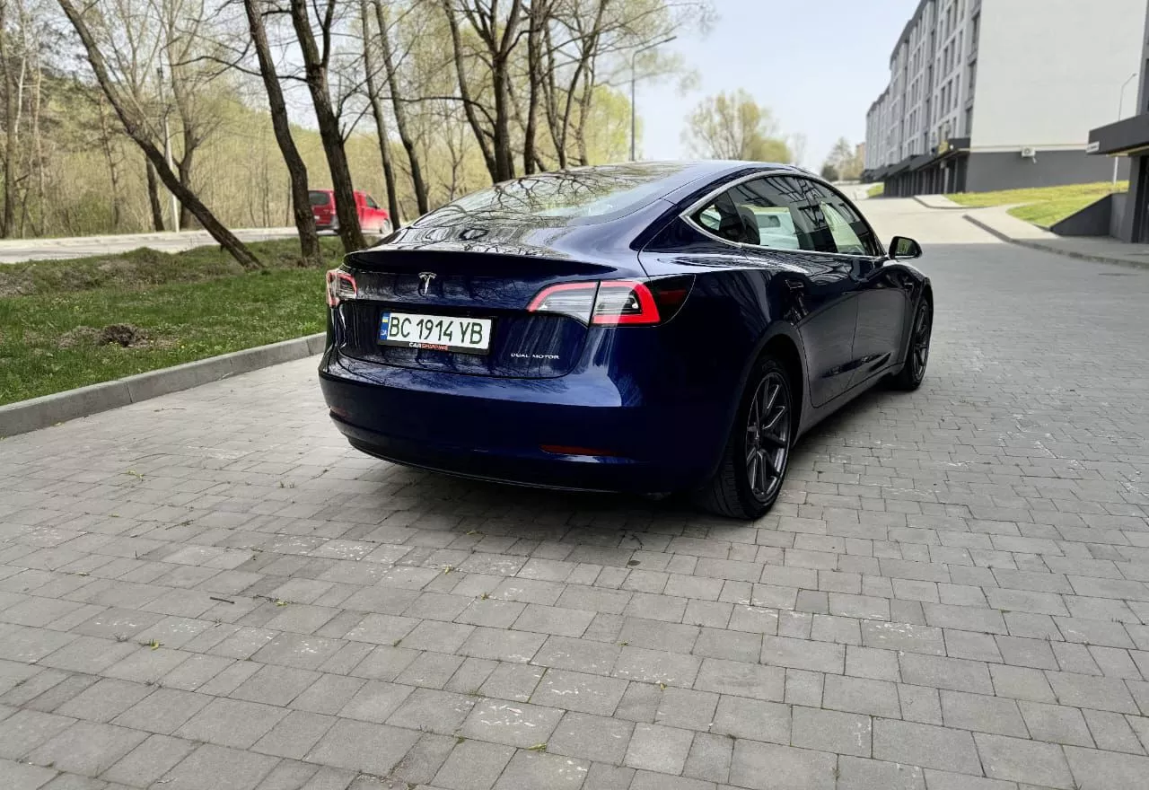 Tesla Model 3  80.5 kWh 2018201