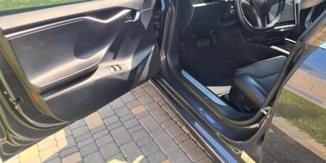 Tesla Model S  75 kWh 2018131