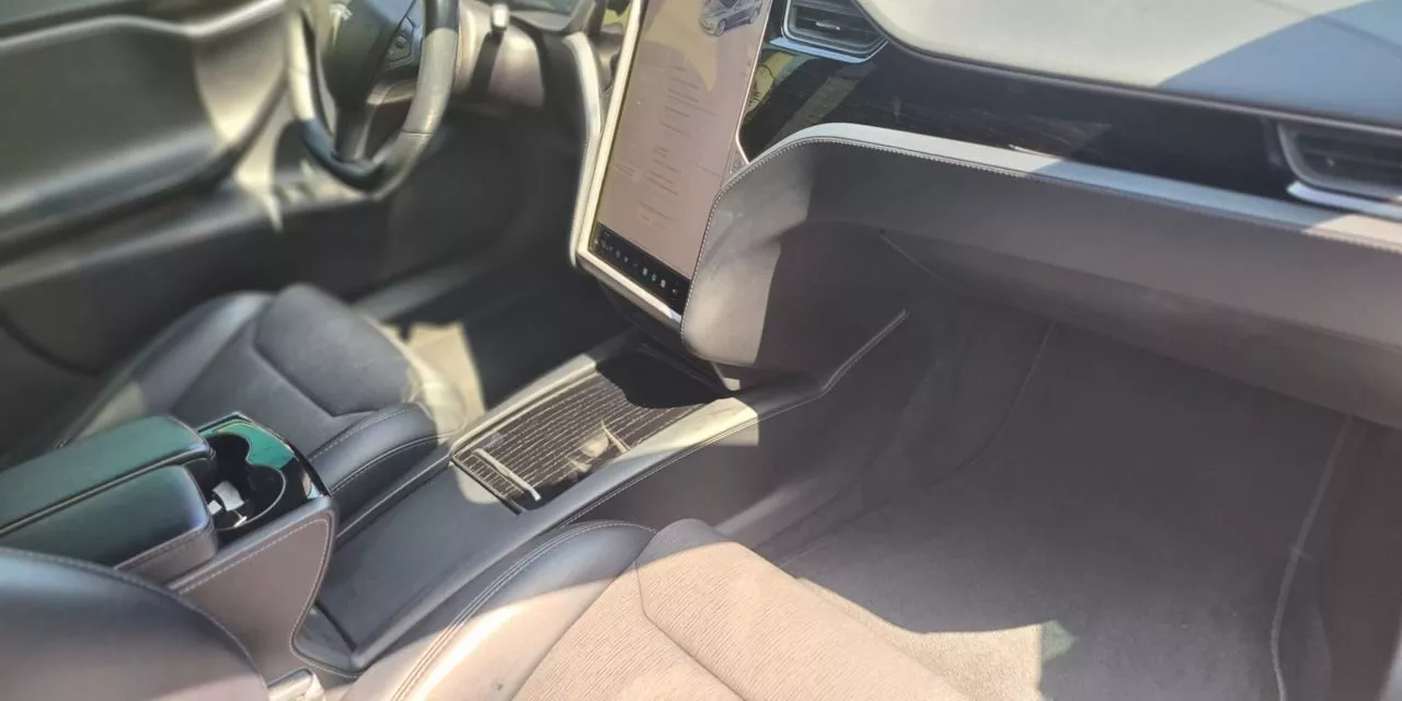 Tesla Model S  75 kWh 2018211