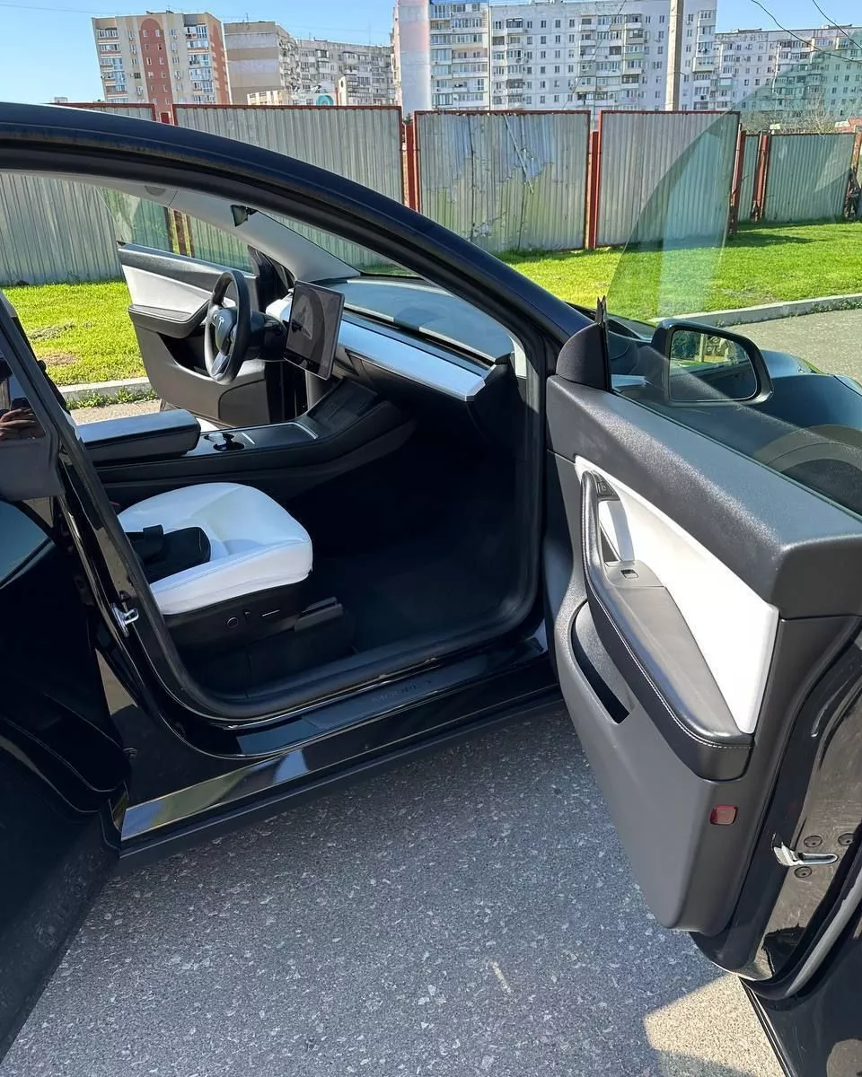 Tesla Model Y  65 kWh 2021101