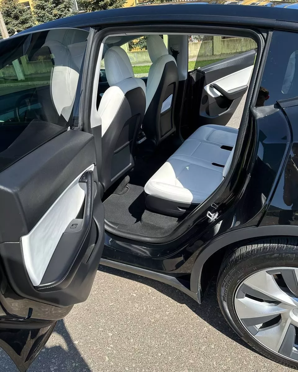 Tesla Model Y  65 kWh 2021111