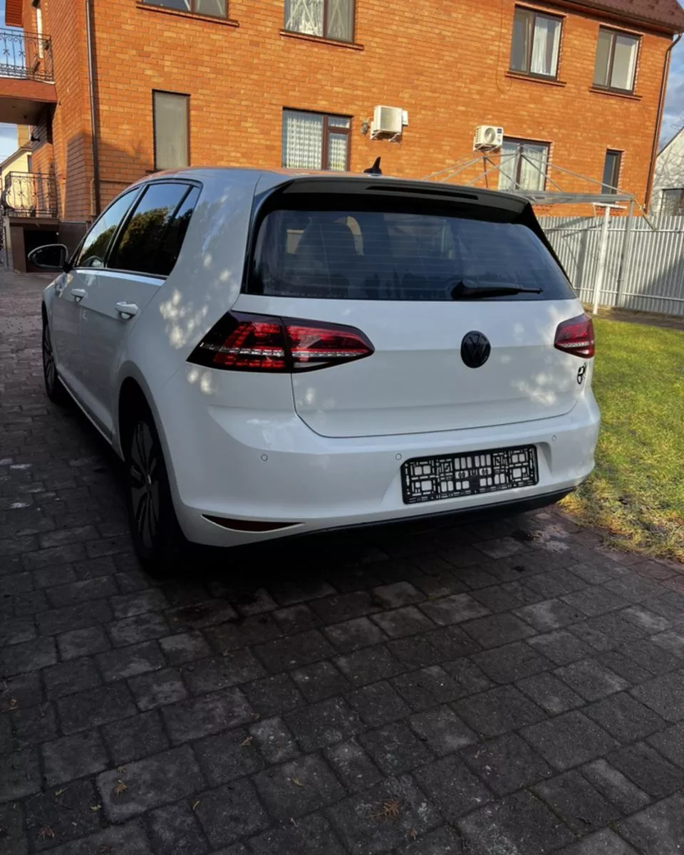 Volkswagen e-Golf  24 kWh 2015111