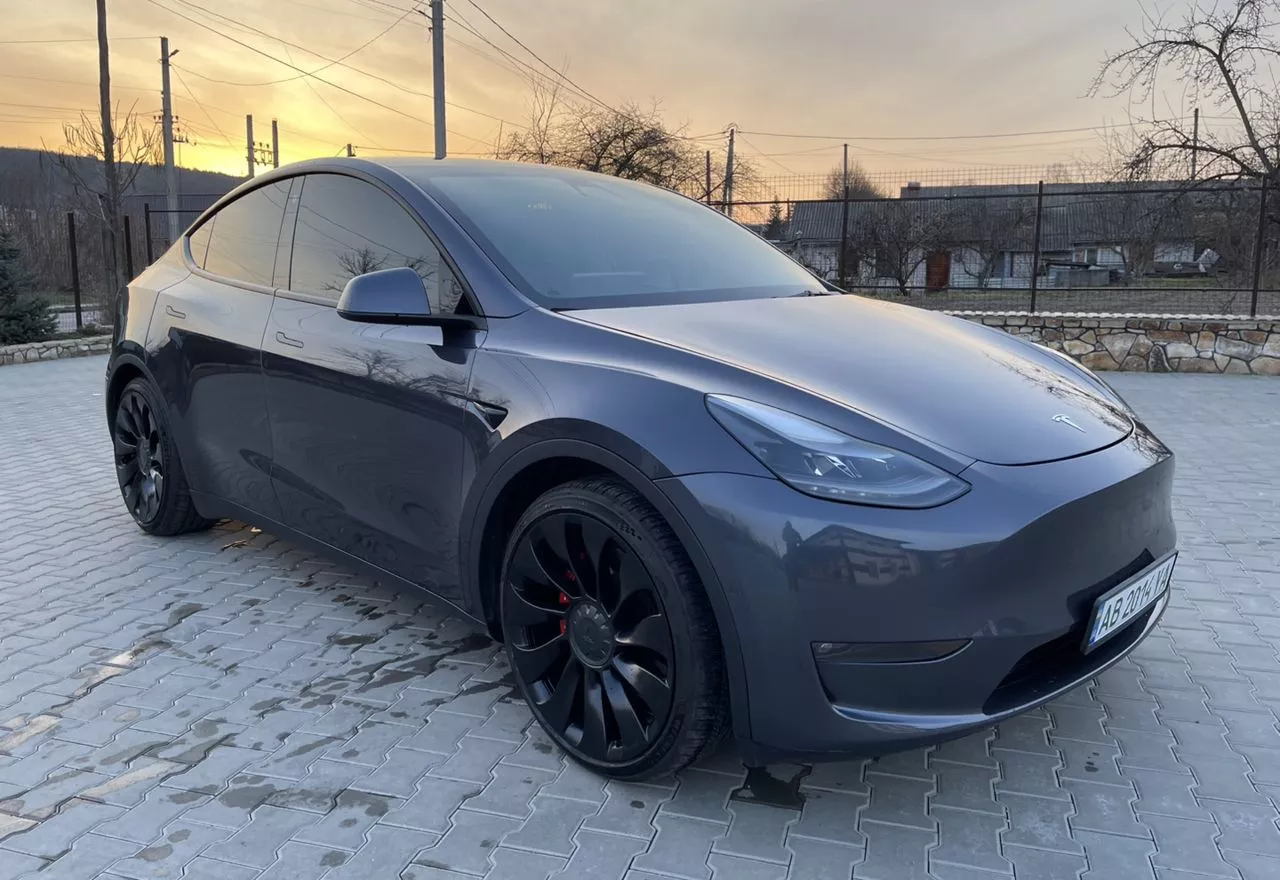 Tesla Model Y  82 kWh 2022111