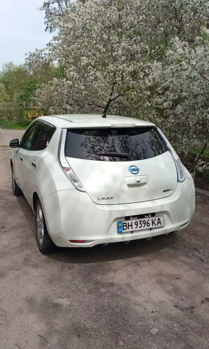 Nissan Leaf  201251