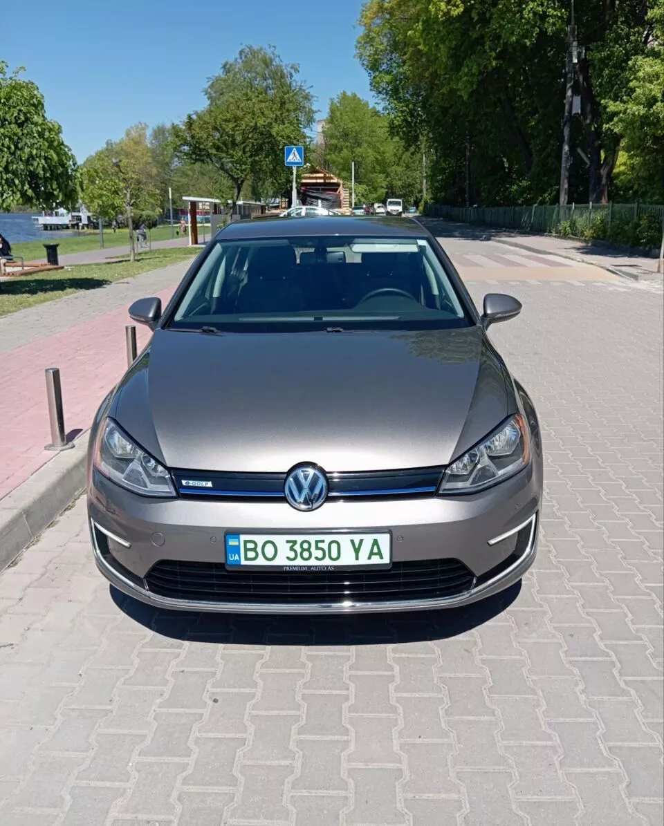 Volkswagen e-Golf  24 kWh 2015211