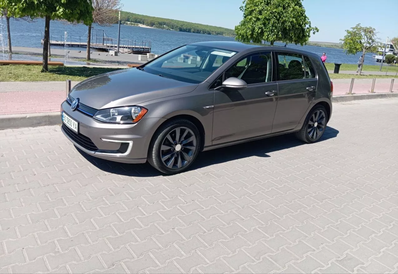 Volkswagen e-Golf  24 kWh 2015271