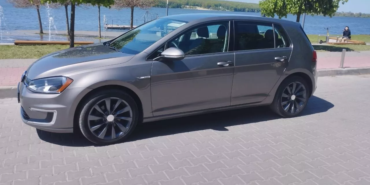 Volkswagen e-Golf  24 kWh 201531