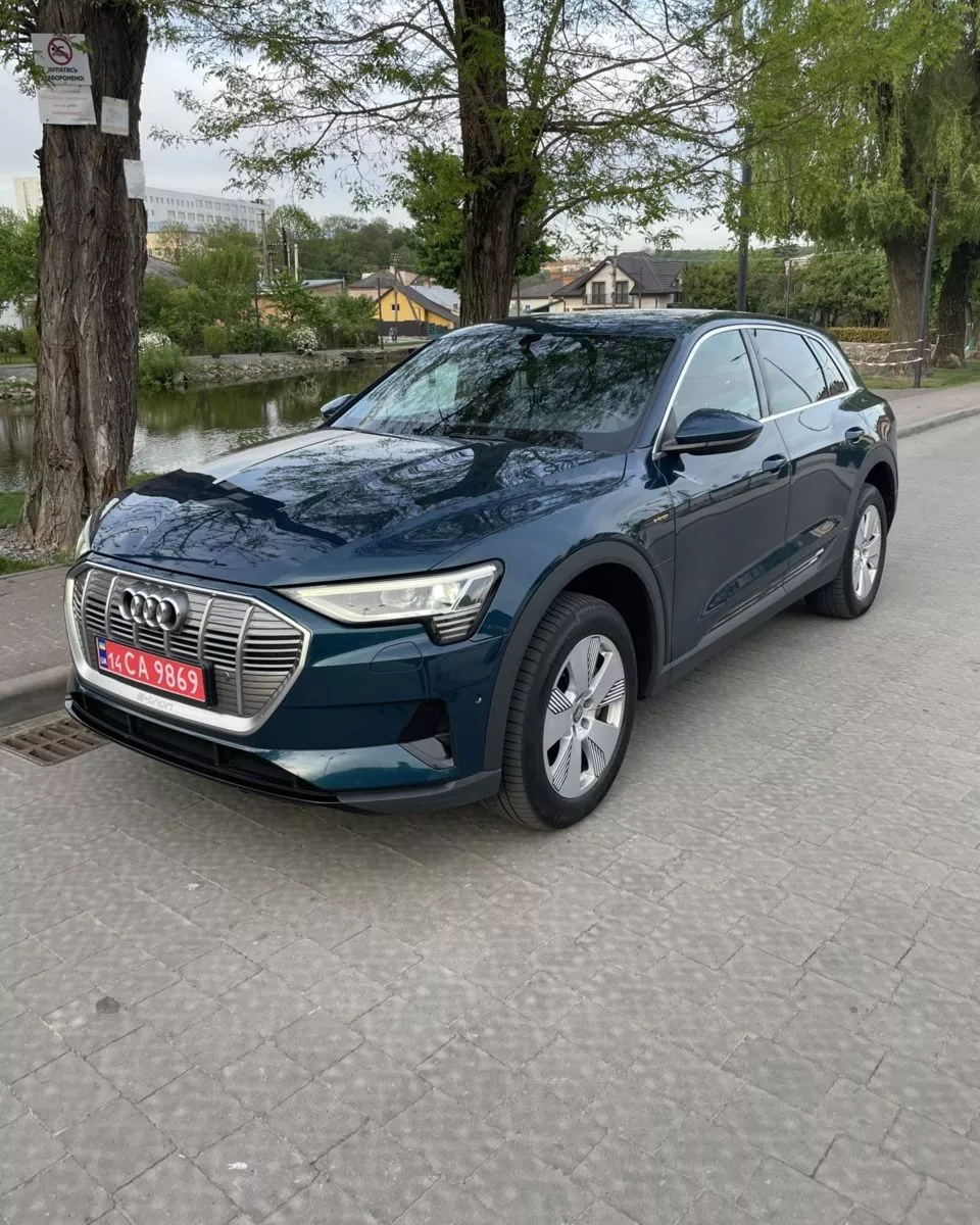 Audi E-tron 