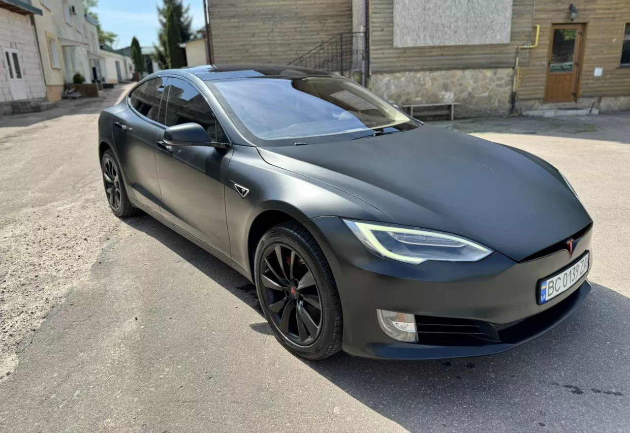 Tesla Model S  85 kWh 2013111