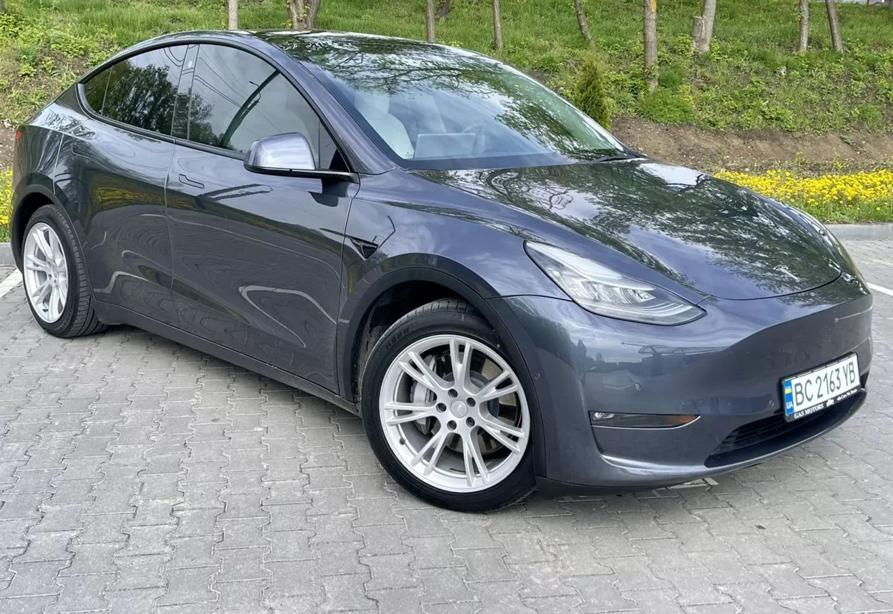 Tesla Model Y 