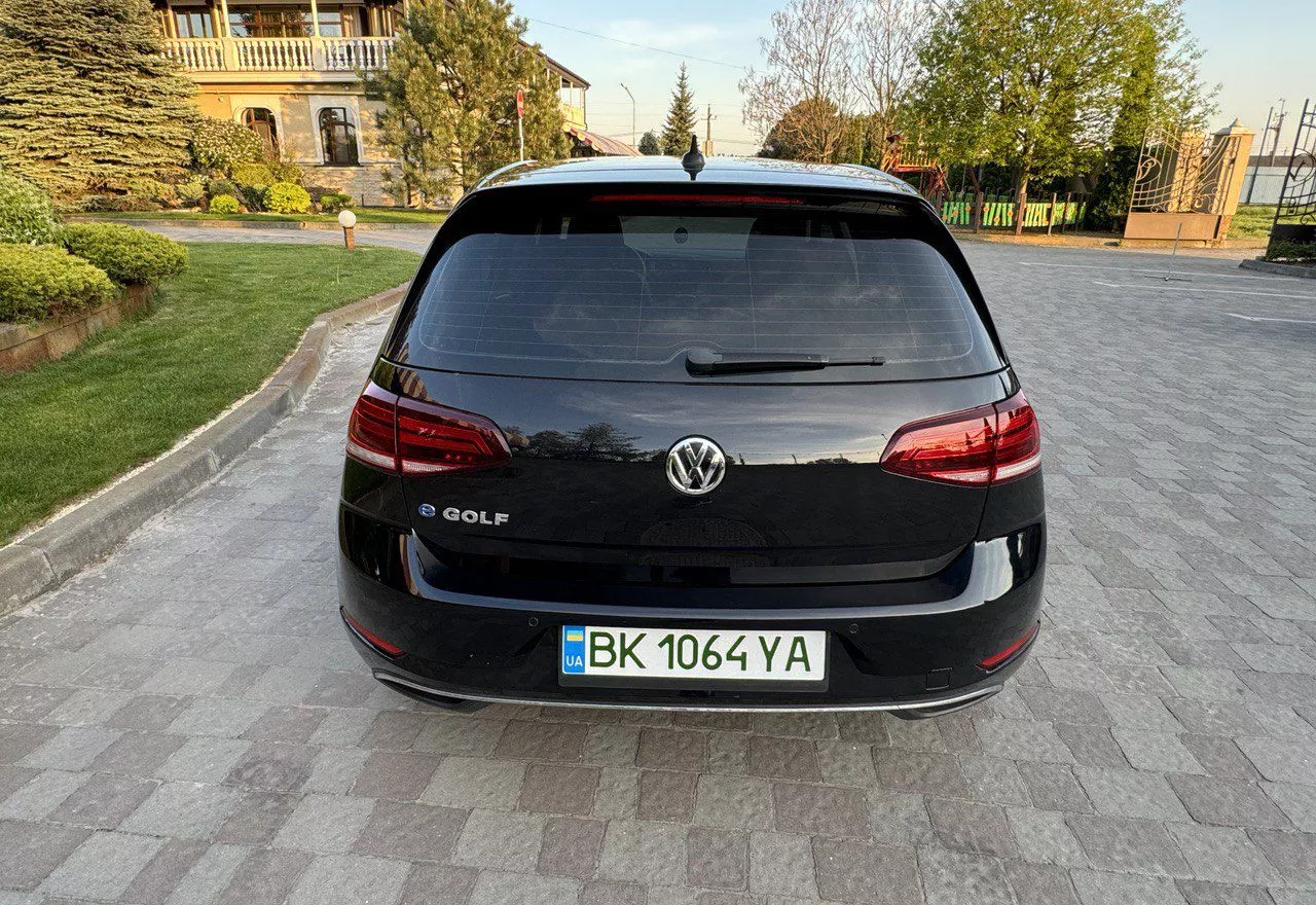 Volkswagen e-Golf  2017111