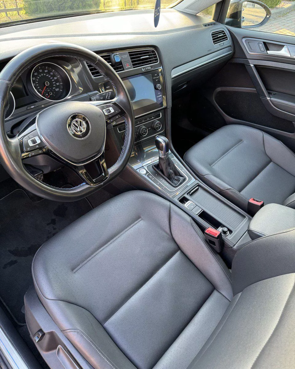 Volkswagen e-Golf  2017131