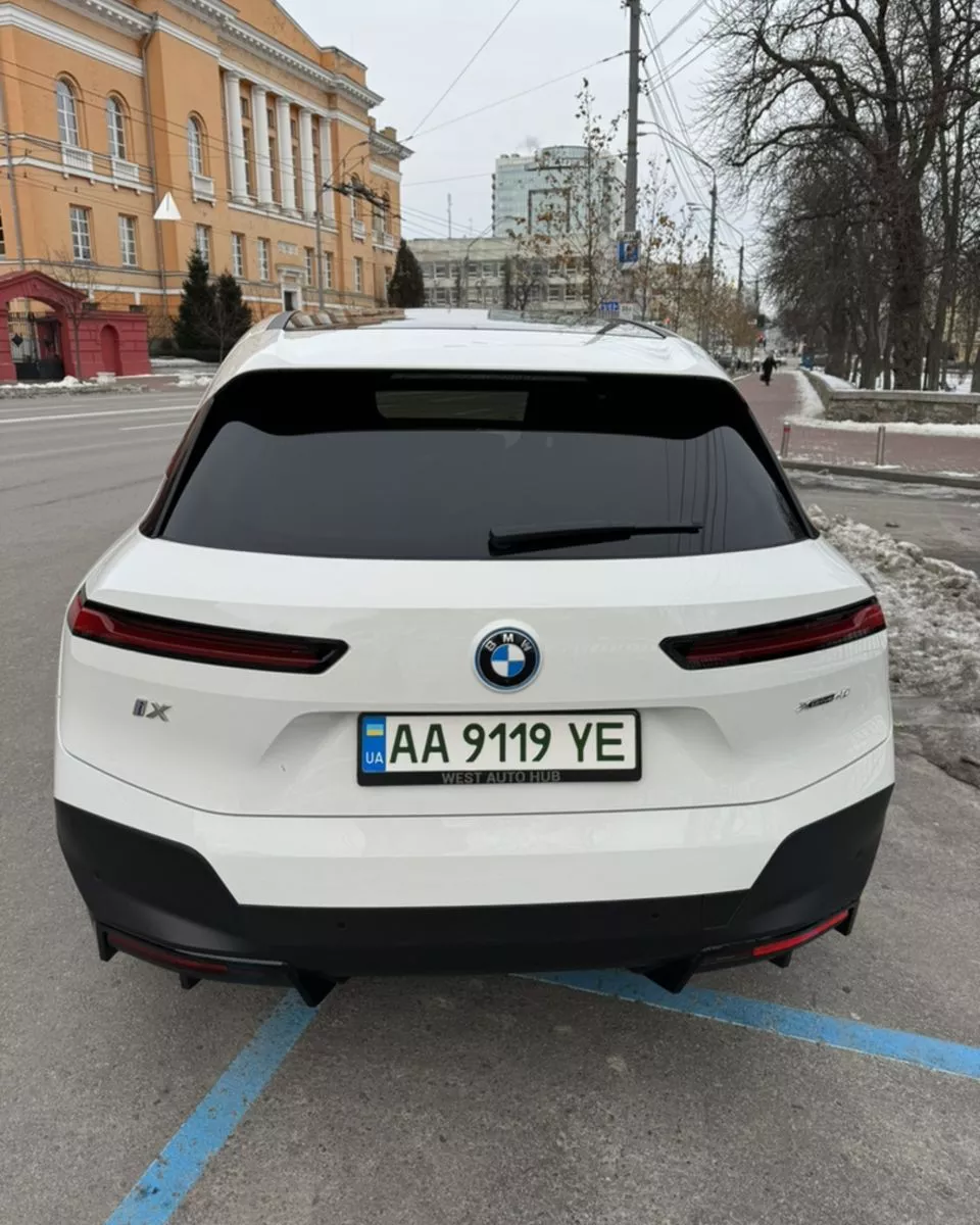 BMW iX  76.6 kWh 202111