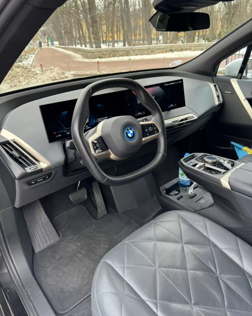 BMW iX  76.6 kWh 2021111