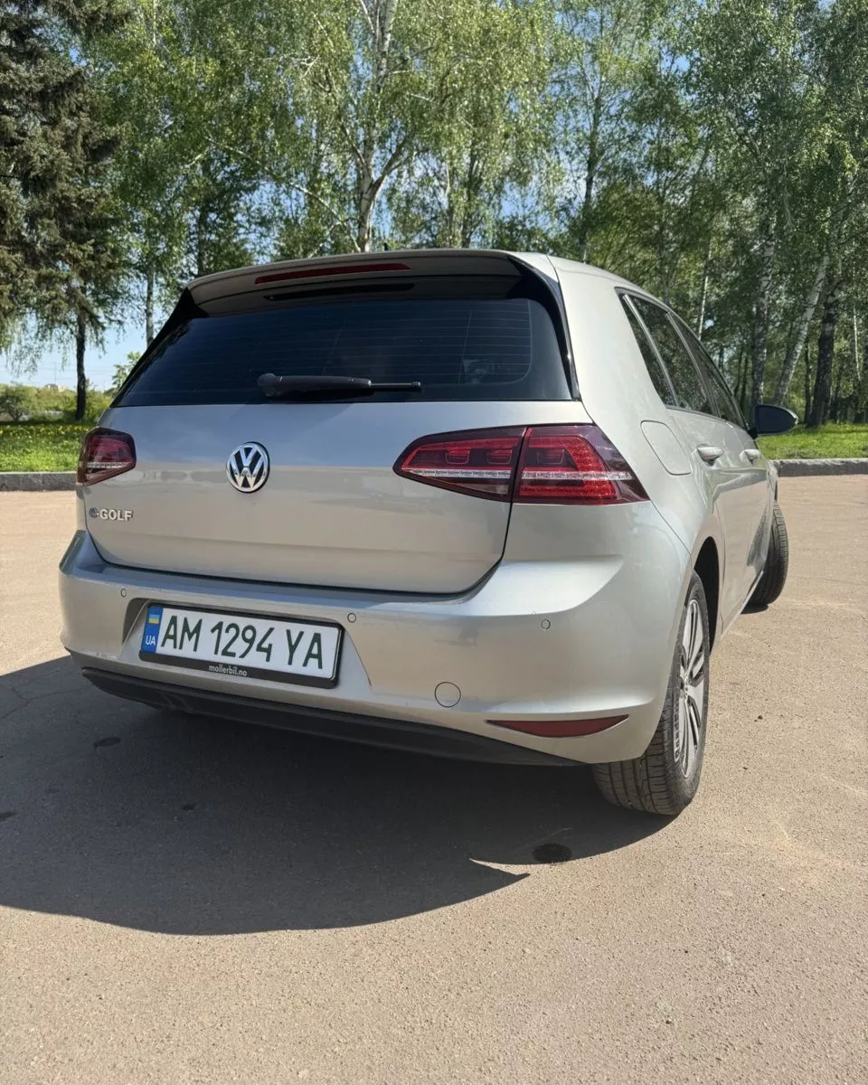 Volkswagen e-Golf  24 kWh 2015101