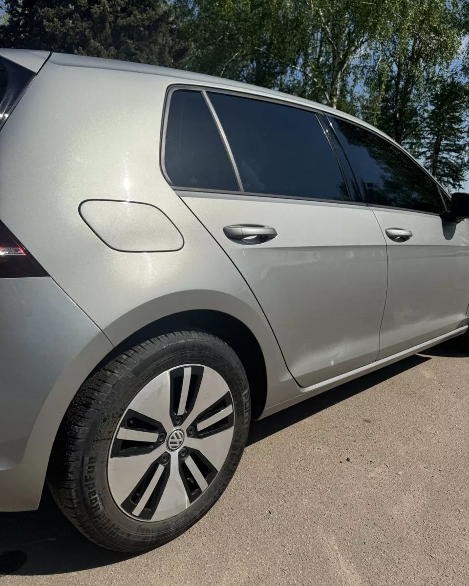 Volkswagen e-Golf  24 kWh 2015111