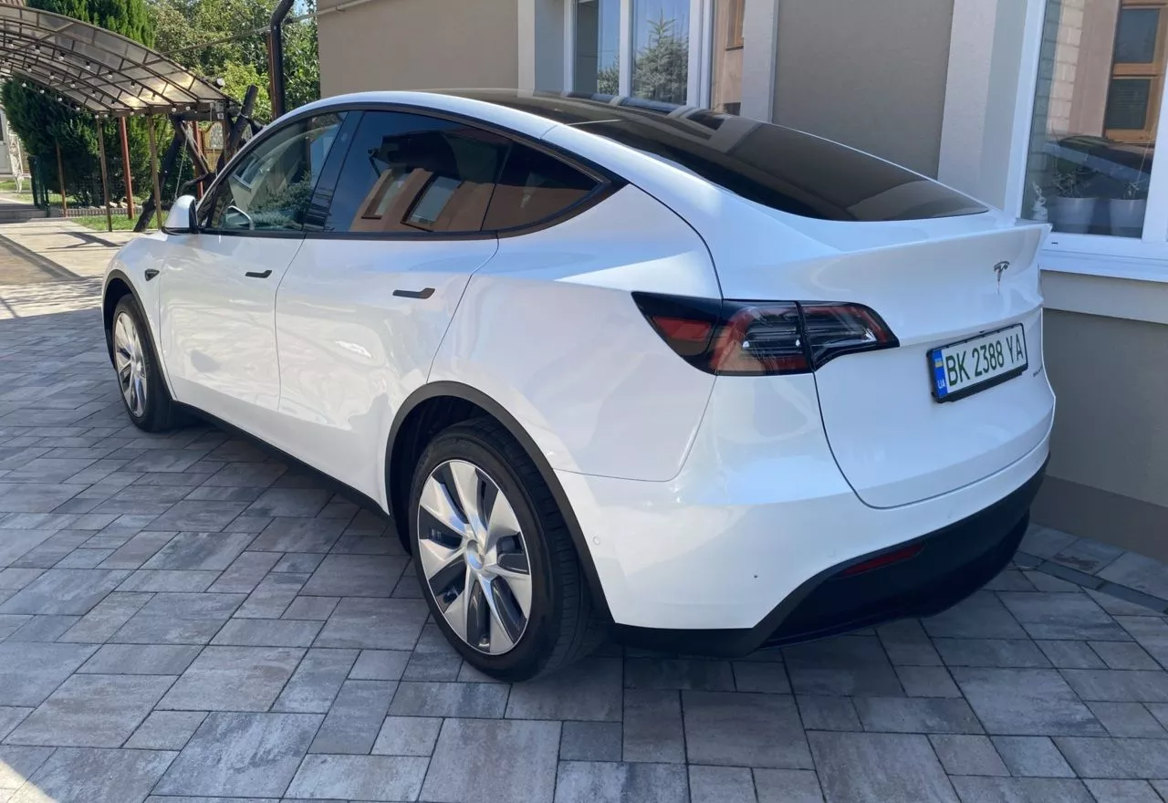 Tesla Model Y  80.5 kWh 2021111