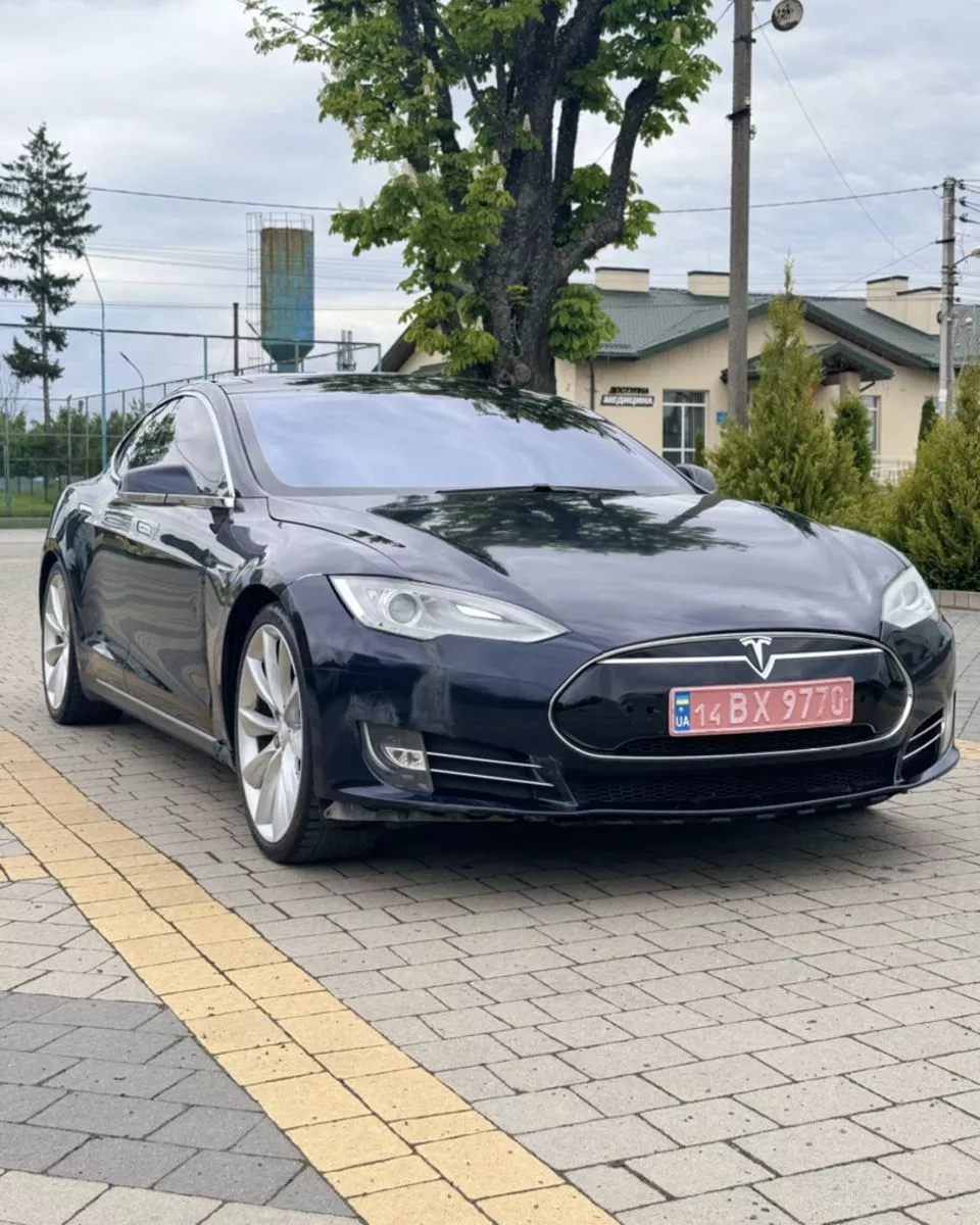 Tesla Model S  201321