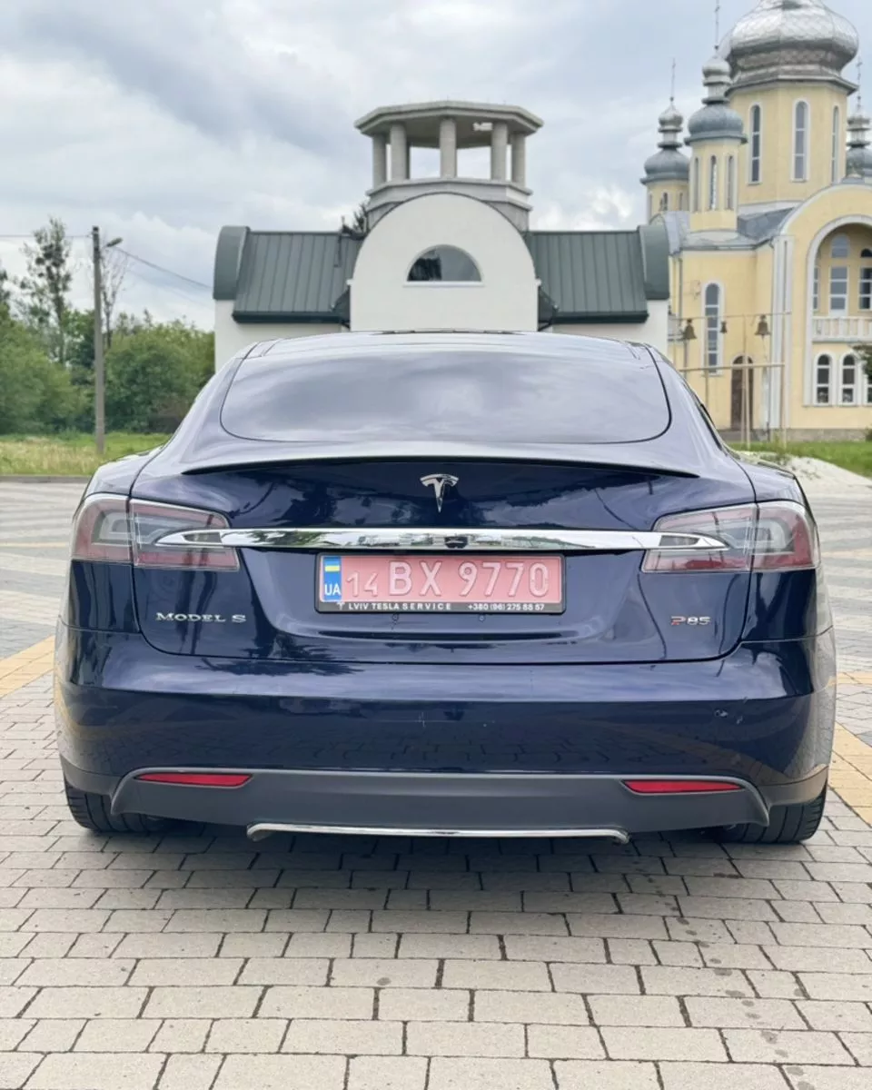 Tesla Model S  201351