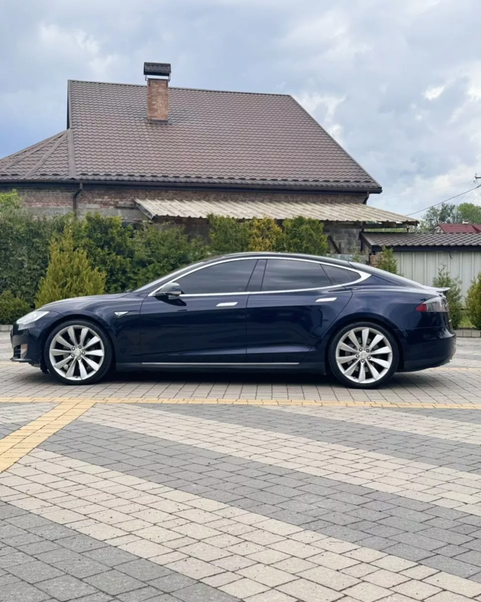 Tesla Model S  201371