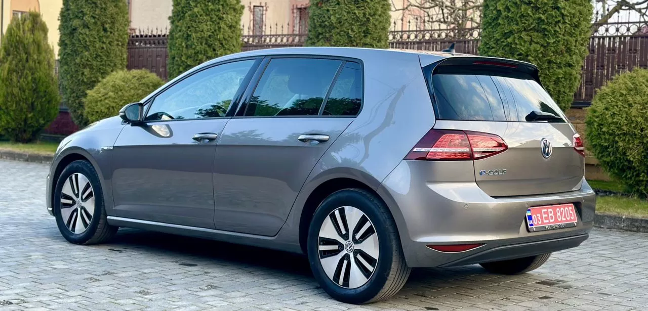 Volkswagen e-Golf  24 kWh 2015201