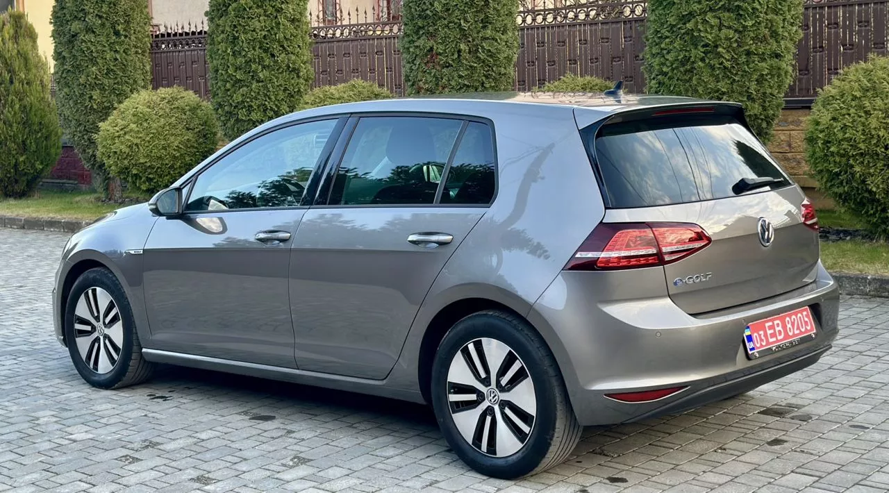 Volkswagen e-Golf  24 kWh 2015211