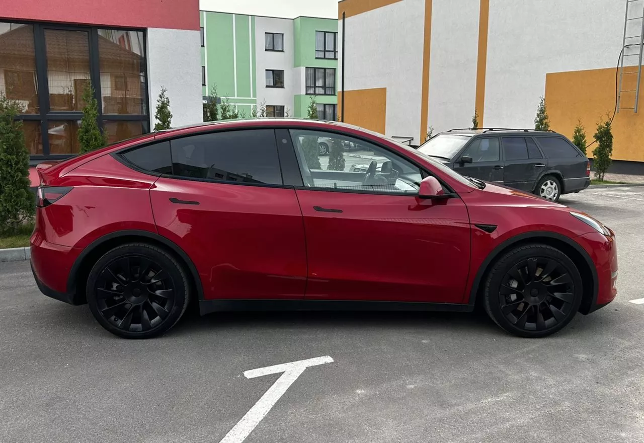 Tesla Model Y  75 kWh 2021211