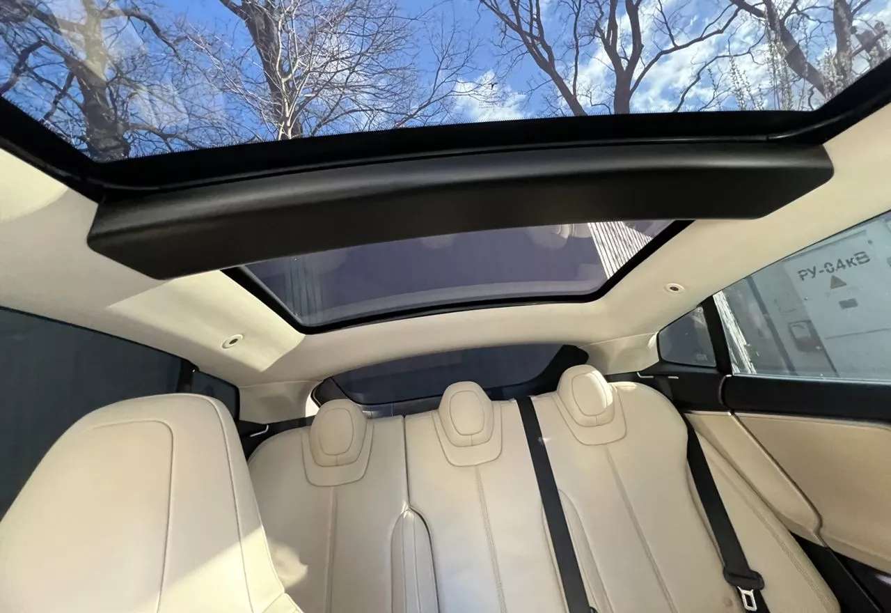 Tesla Model S  85 kWh 201321