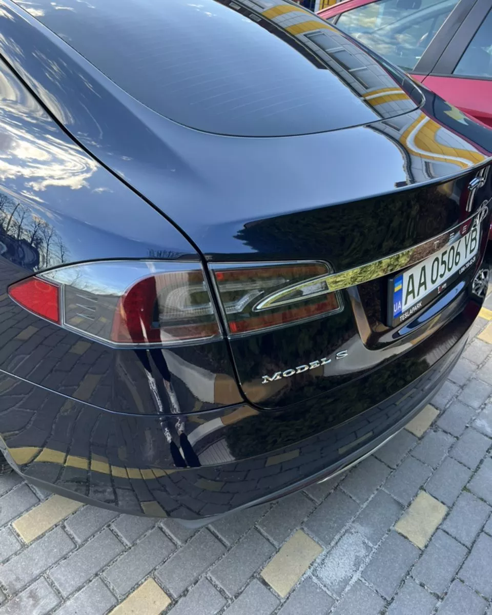 Tesla Model S  85 kWh 2013121