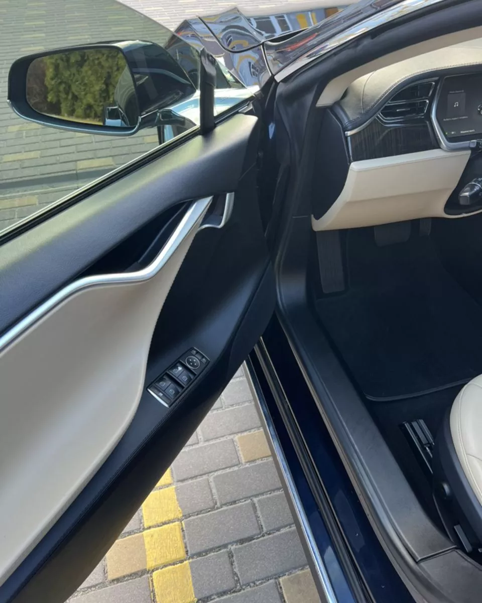 Tesla Model S  85 kWh 2013141