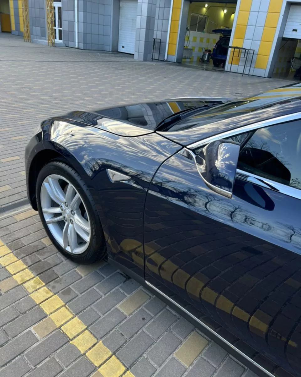 Tesla Model S  85 kWh 2013151