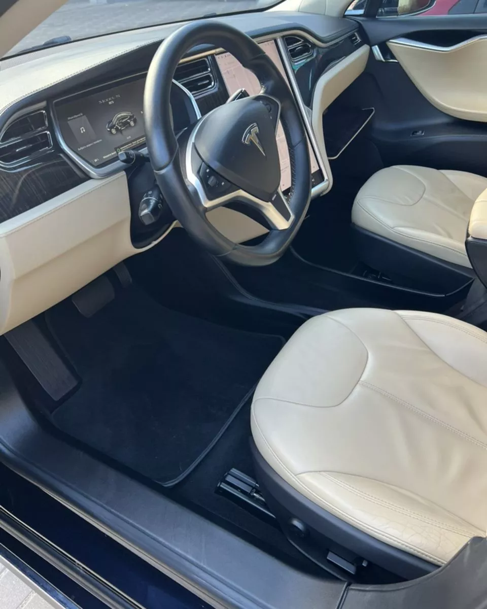 Tesla Model S  85 kWh 2013161