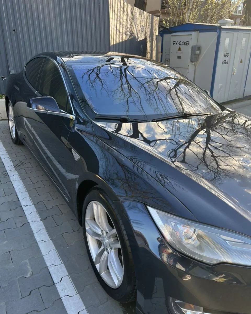 Tesla Model S  85 kWh 2013181