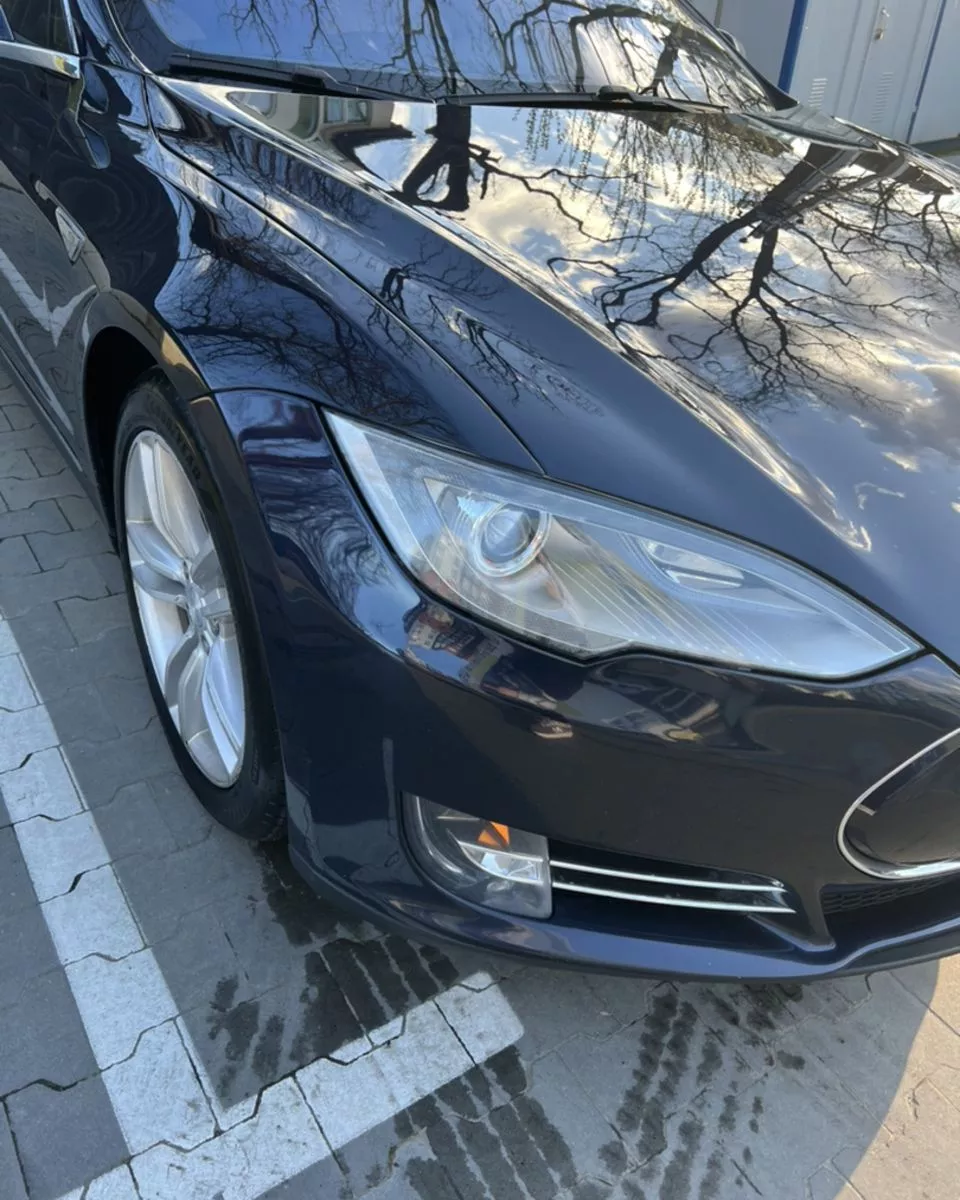 Tesla Model S  85 kWh 2013191