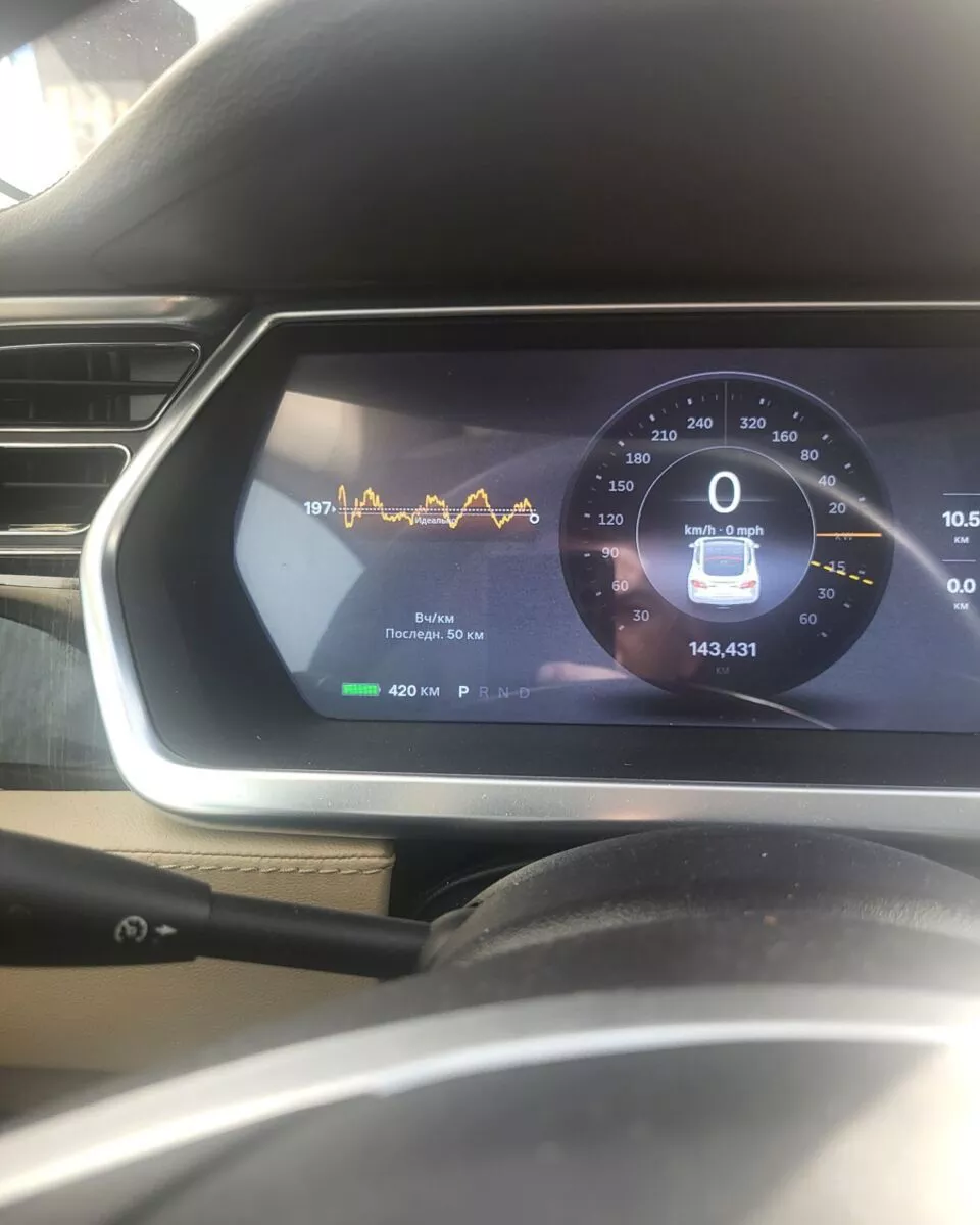 Tesla Model S  85 kWh 201311